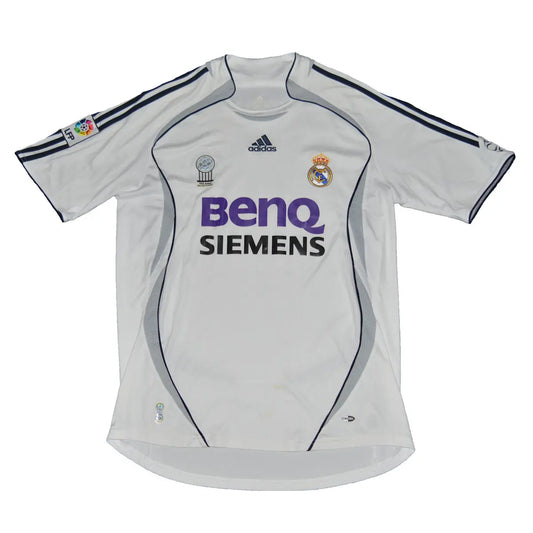 Maillot de foot rétro/vintage authentique blanc adidas Real Madrid domicile 2006-2007 Roberto Carlos