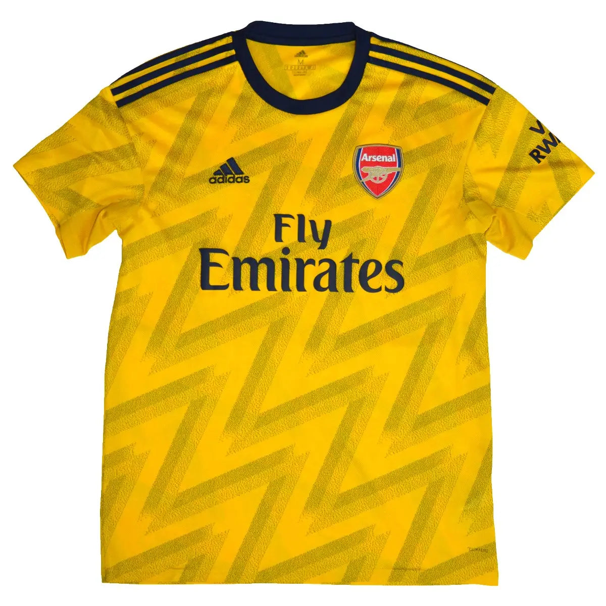 Maillot de foot retro/vintage authentique extérieur jaune d'arsenal édité lors de la saison 2019-2020. Maillot que l'on retrouve avec l'équipementier adidas et le sposnor fly emirates